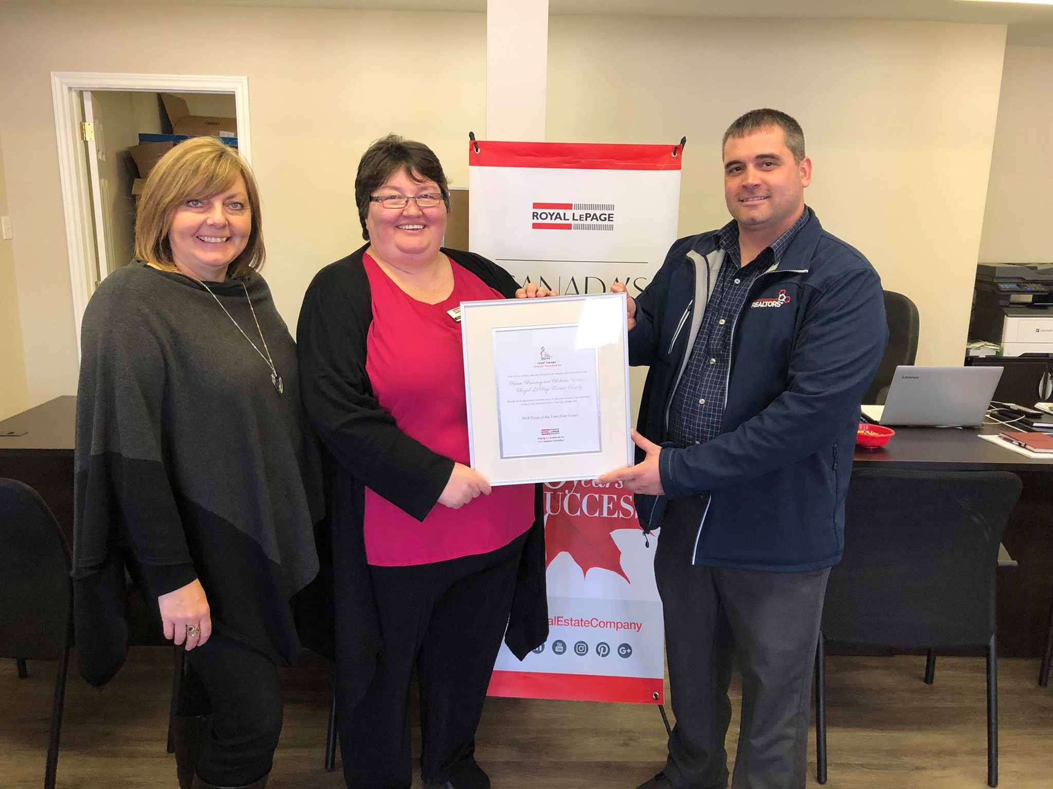 Broker Mike Turner presenting the 2018 Shelter Foundation Team Award to Karen Pomeroy and Roberta Primmer